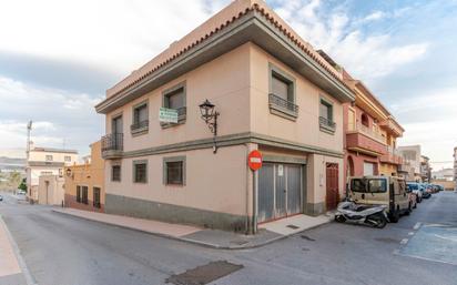 Vista exterior de Casa adosada en venda en Motril amb Terrassa