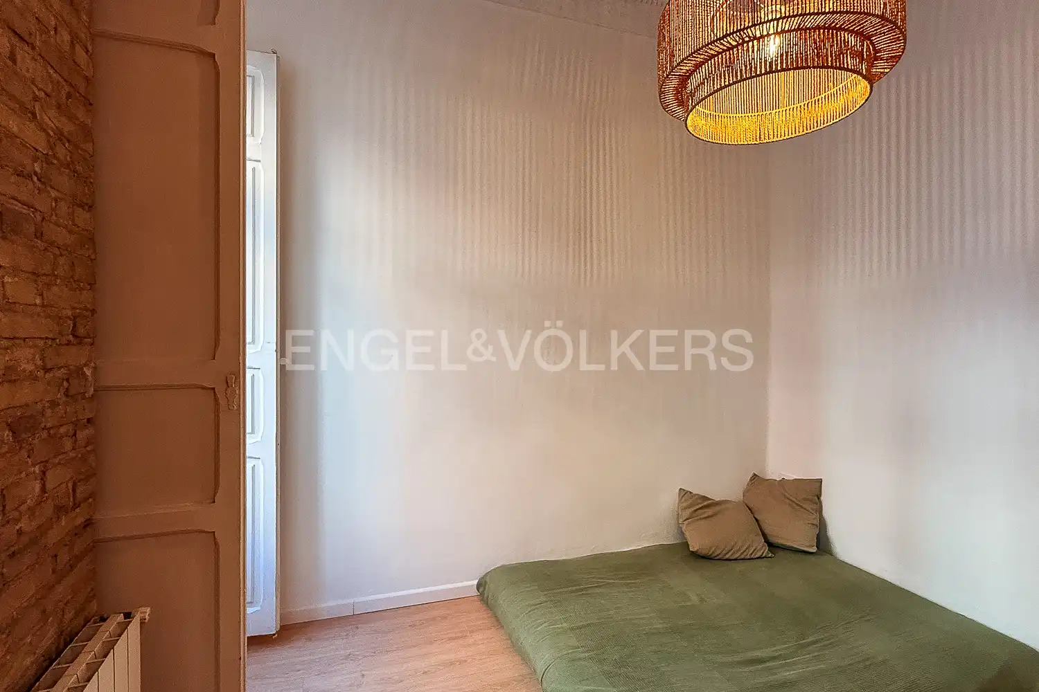 Schlafzimmer von Wohnung zur Miete in Valencia mit Heizung, Möbliert und Balkon