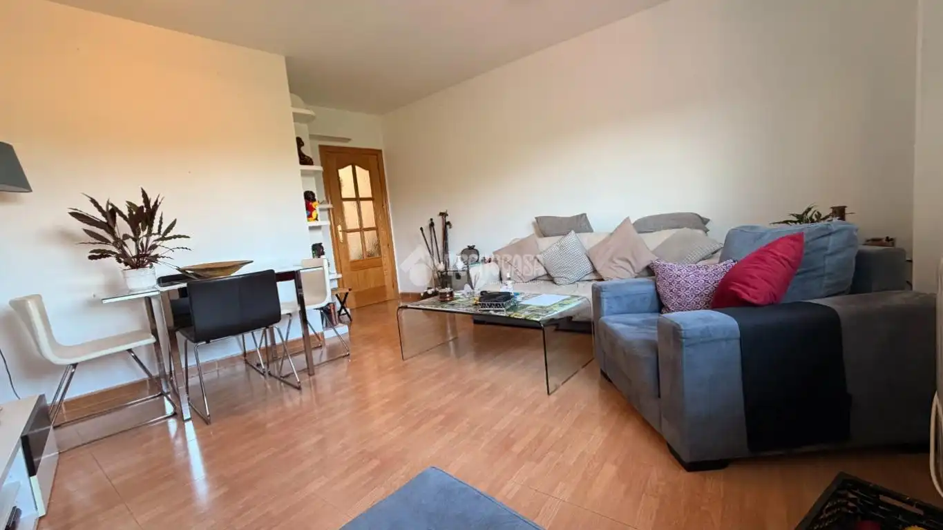 Sala de estar de Piso en venta en Velilla de San Antonio con Aire acondicionado, Calefacción y Trastero