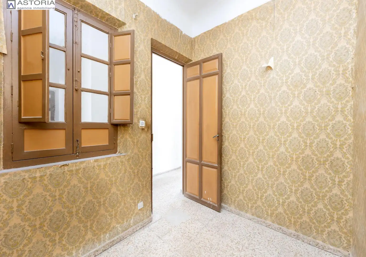 Ático en venta en Granada con Balcón