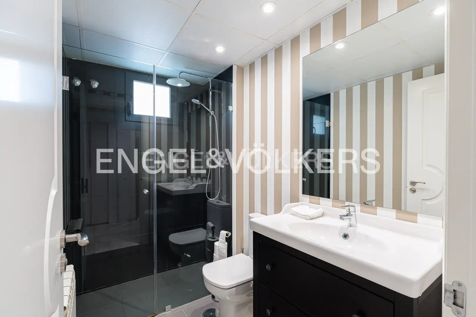 Baño de Casa adosada en venta en Madrid con Aire acondicionado, Calefacción y Terraza