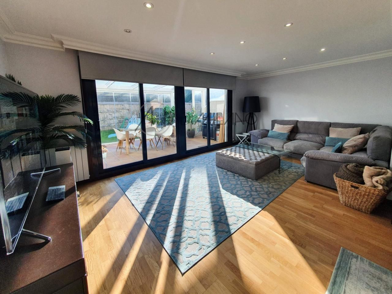 Living room of Single-family semi-detached for sale in Vigo   with Heating, Private garden and Parquet flooring