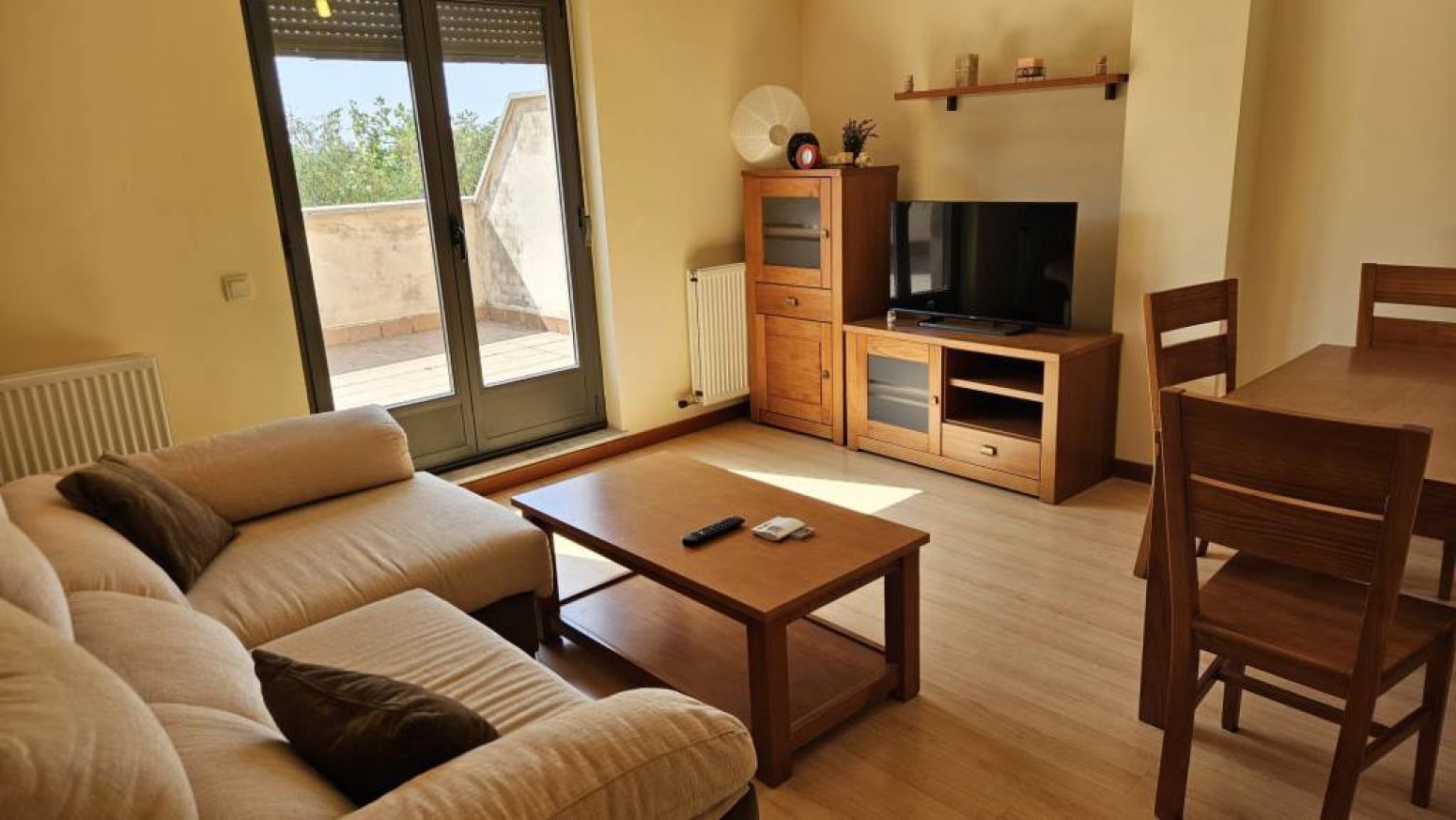 Sala d'estar de Àtic de lloguer en Salamanca Capital amb Calefacció, Terrassa i Moblat