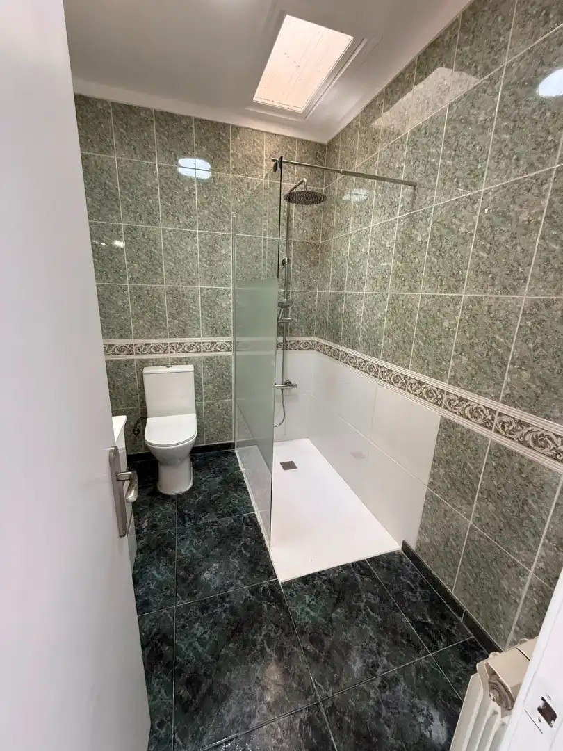 Baño de Casa adosada en venta en Torelló con Calefacción, Terraza y Balcón