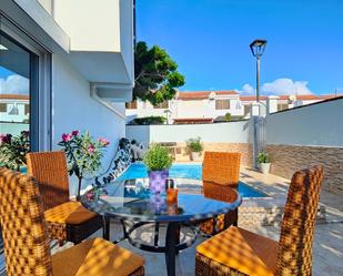 Vista exterior de Casa o xalet en venda en Arona amb Terrassa, Piscina i Balcó