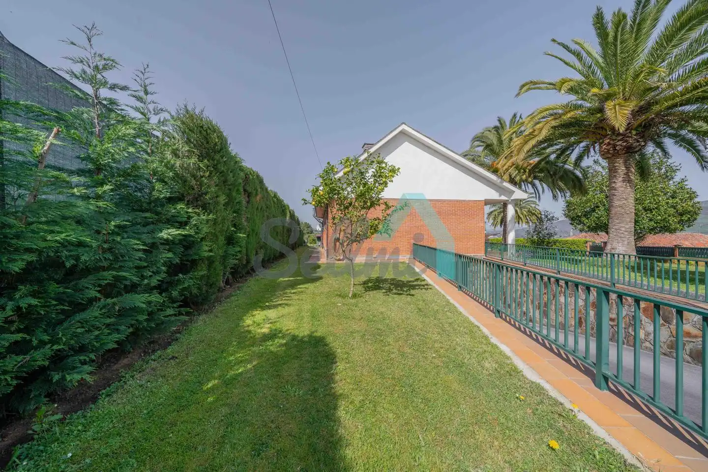 Jardí de Casa o xalet en venda en Oviedo  amb Calefacció, Jardí privat i Parquet