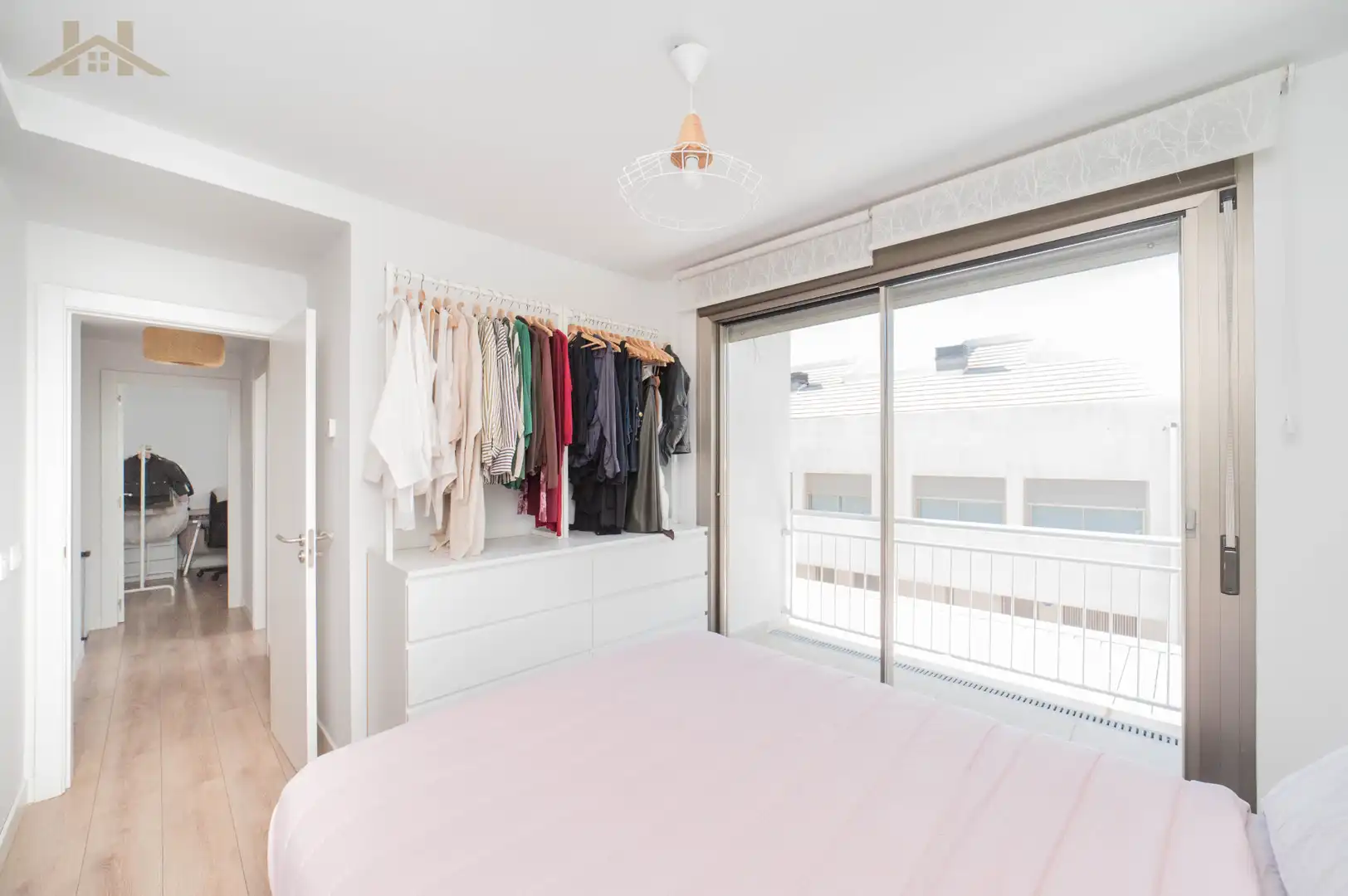 Habitación de Casa adosada en venta en Villaviciosa de Odón con Aire acondicionado, Calefacción y Jardín privado