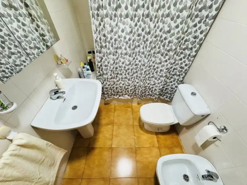 Bany de Apartament en venda en Torrevieja amb Aire condicionat, Moblat i Piscina comunitària