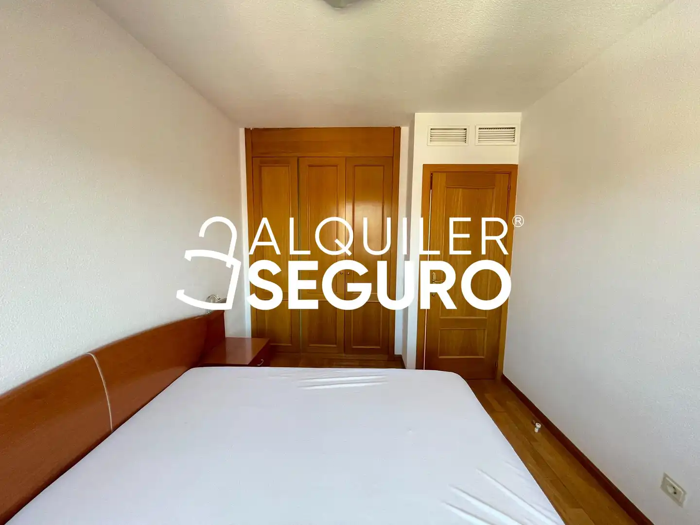 Dormitori de Àtic de lloguer en Madrid amb Calefacció, Terrassa i Piscina