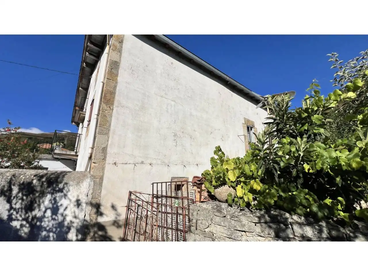 Vista exterior de Casa o xalet en venda en Espinosa de los Monteros amb Jardí privat, Terrassa i Moblat