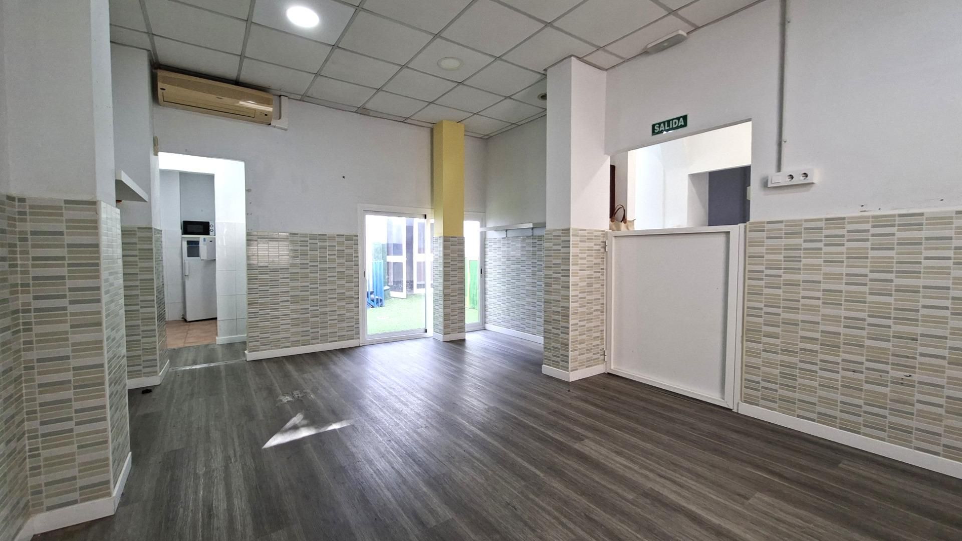 Premises to rent in  Sevilla Capital  with Air Conditioner