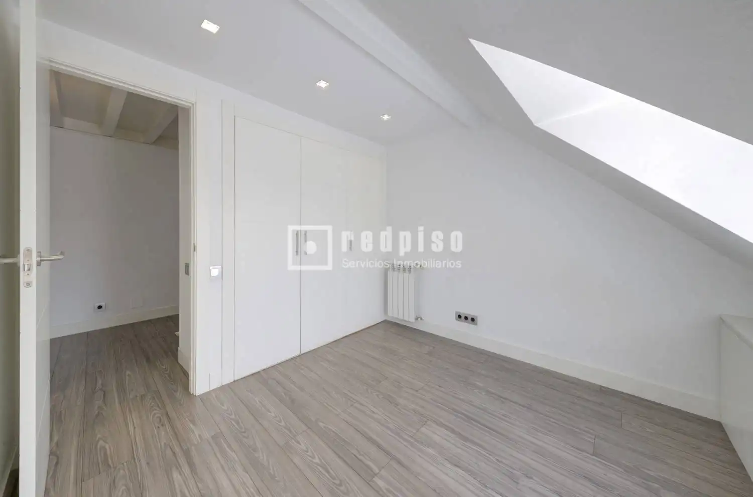 Habitación de Ático en venta en Pozuelo de Alarcón con Calefacción, Jardín privado y Terraza