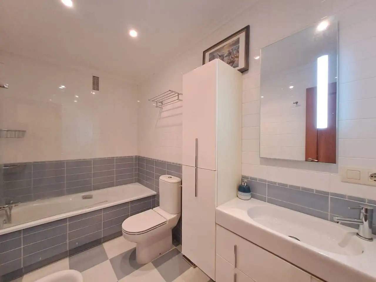 Flat for sale in Calle Sahagún, Universidad - Las Huelgas