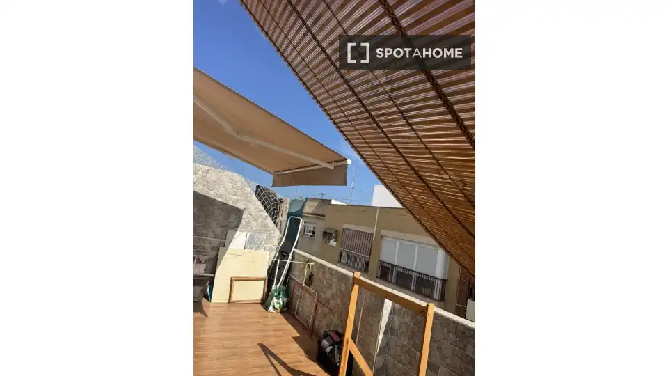 Terrace of Flat for share in Alicante / Alacant  with Air Conditioner, Heating and Furnished