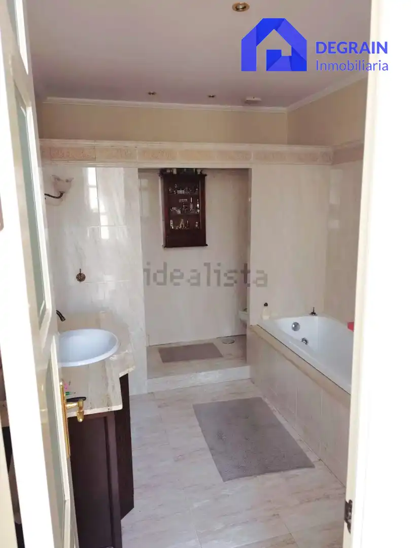 Baño de Piso en venta en Oviedo  con Balcón