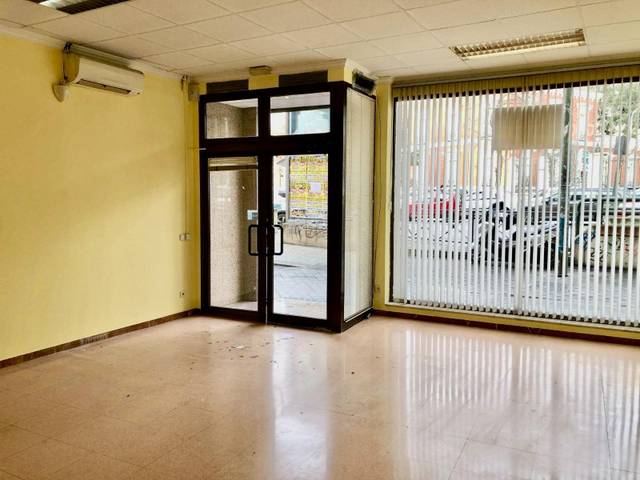 Local comercial en Alquiler en Calle VIA CARPETANA, 207 en Vista Alegre