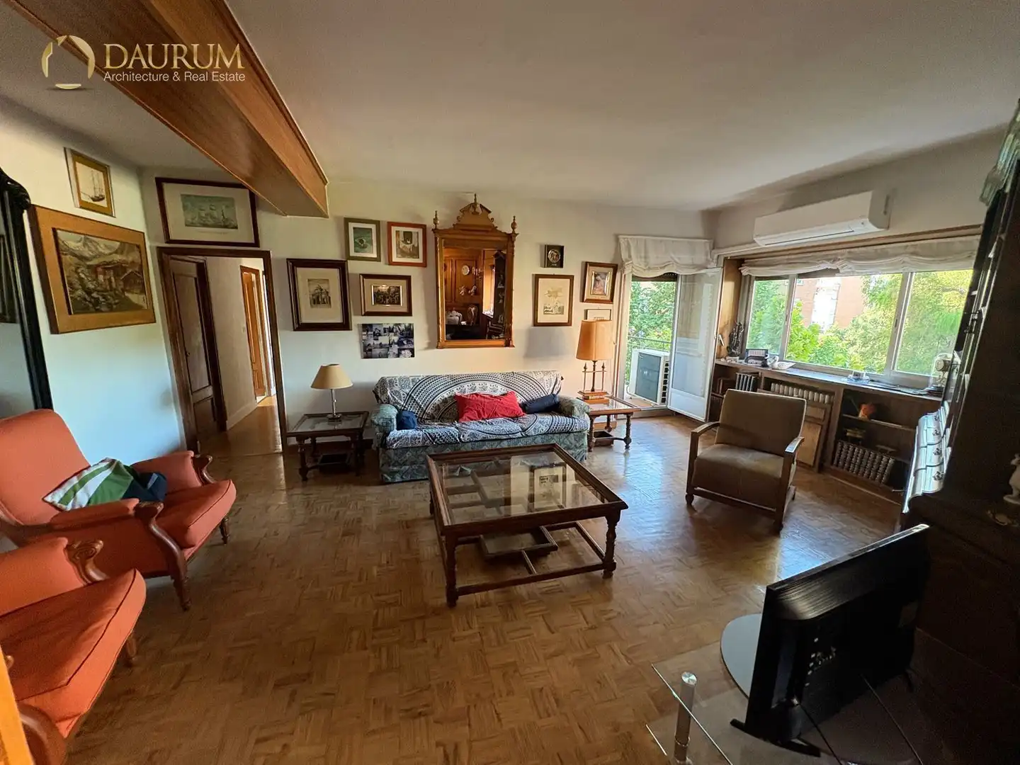 Living room of Flat for sale in Madrid  with Air Conditioner, Heating and Terrace