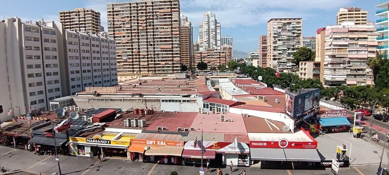 Vista exterior de Apartament en venda en Benidorm amb Piscina comunitària