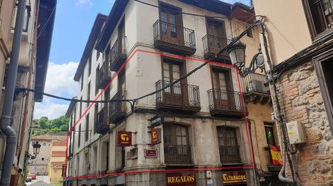 Se venden dos pisos en pleno corazón de Laredo, en el casco antiguo de 145 m2 cada uno, con la posibilidad de hacer varios apartam