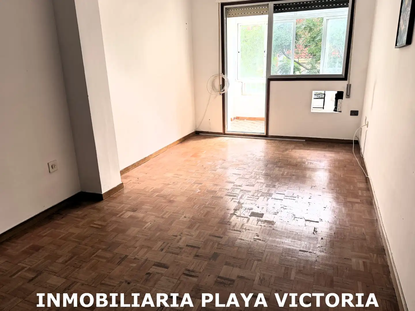 Sala d'estar de Pis en venda en Cádiz amb Parquet i Terrassa