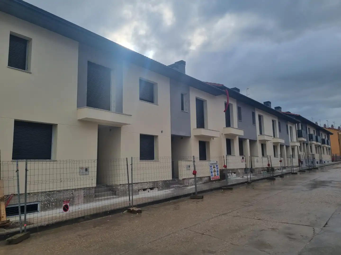 Exterior view of Detached homes for sale in Villagonzalo Pedernales  with Heating and Private garden