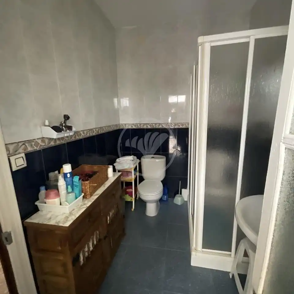 Bany de Casa o xalet en venda en Linares amb Aire condicionat i Terrassa