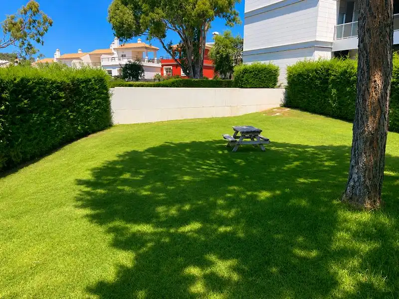 Terrasse von Wohnung zum Verkauf in Manilva mit Klimaanlage, Heizung und Privatgarten