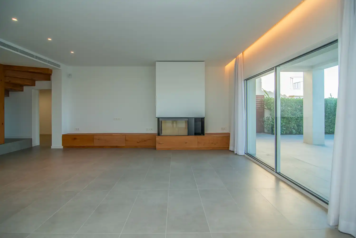 Sala de estar de Casa o chalet en venta en L'Escala con Aire acondicionado, Calefacción y Jardín privado