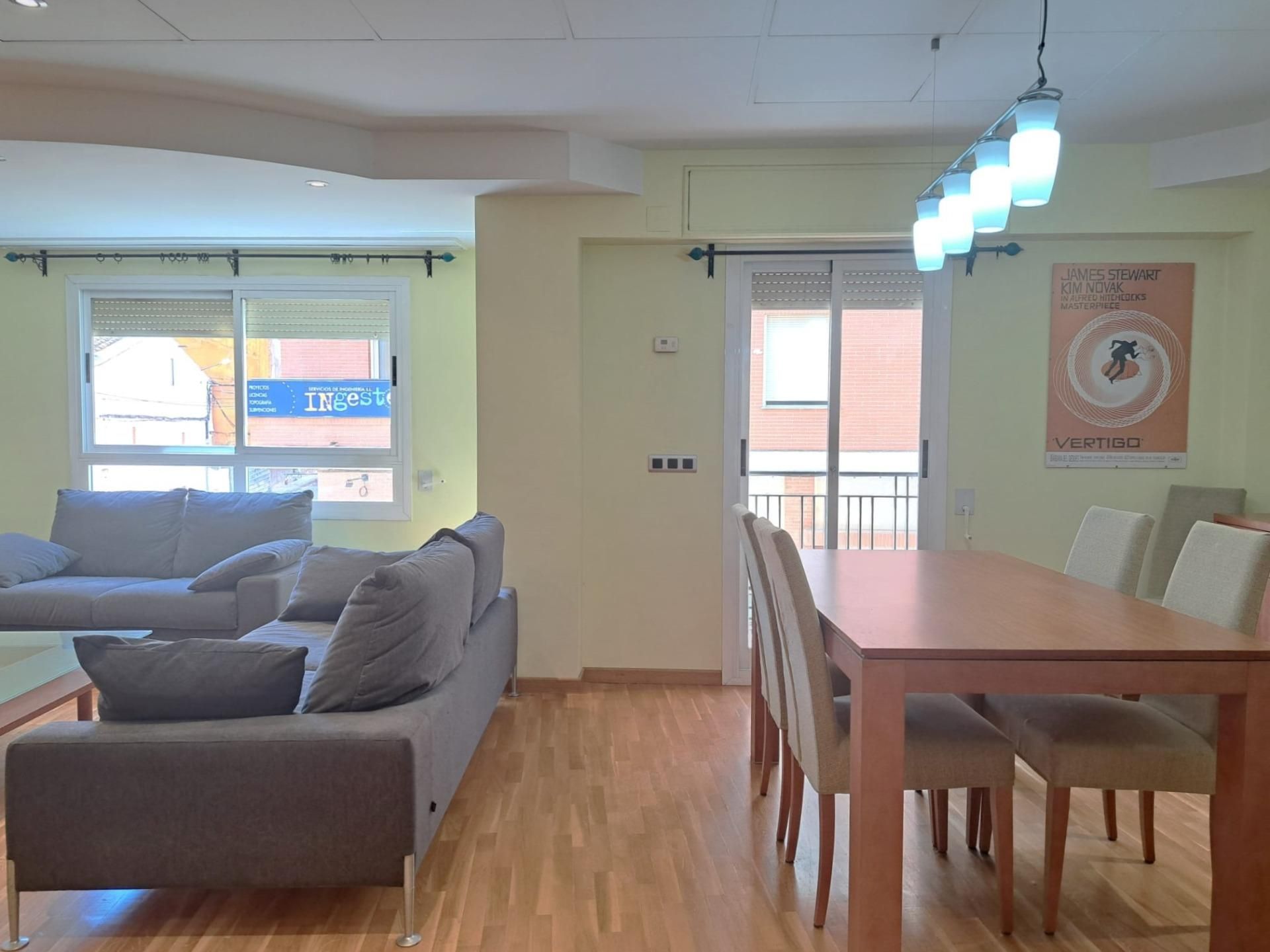 Dining room of Flat for sale in Requena  with Heating, Parquet flooring and Storage room