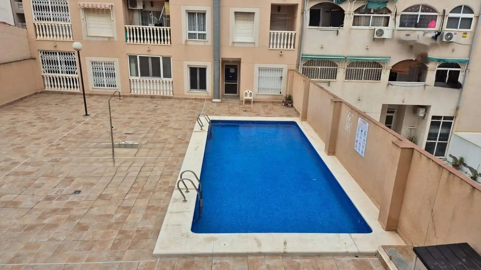 Schwimmbecken von Wohnungen zum Verkauf in Torrevieja mit Heizung, Terrasse und Möbliert