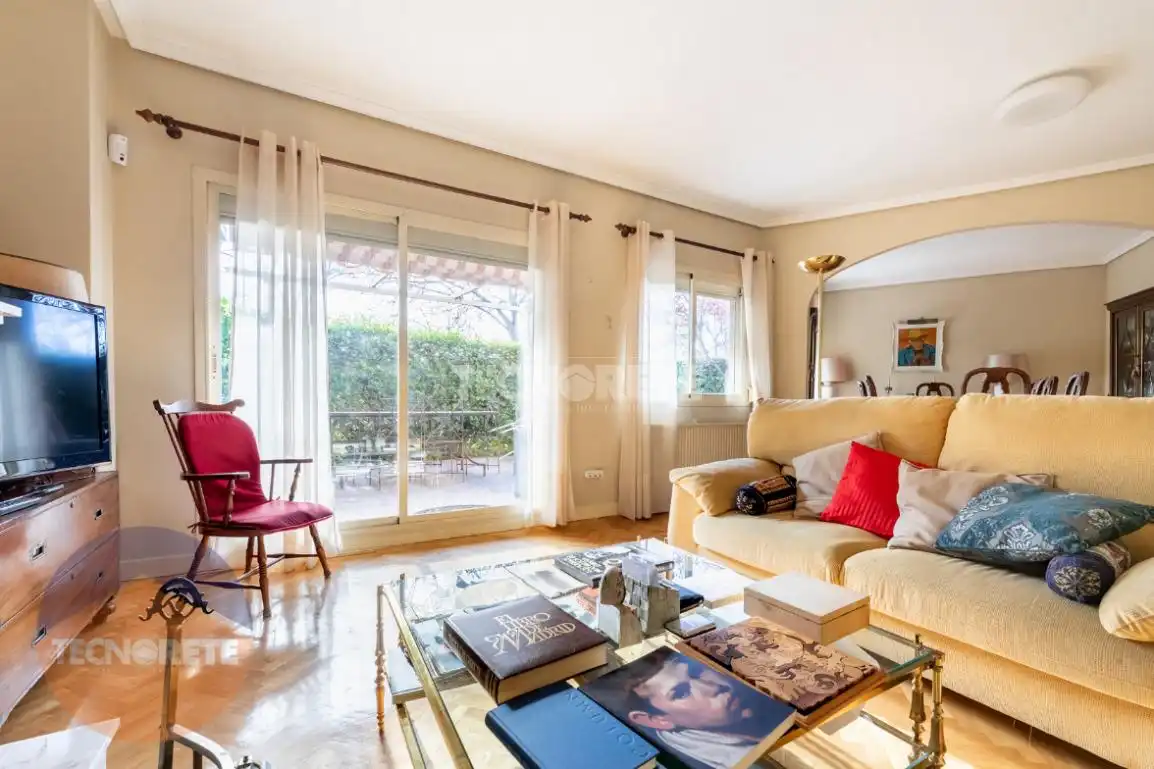 Sala de estar de Piso en venta en Majadahonda con Aire acondicionado y Piscina comunitaria