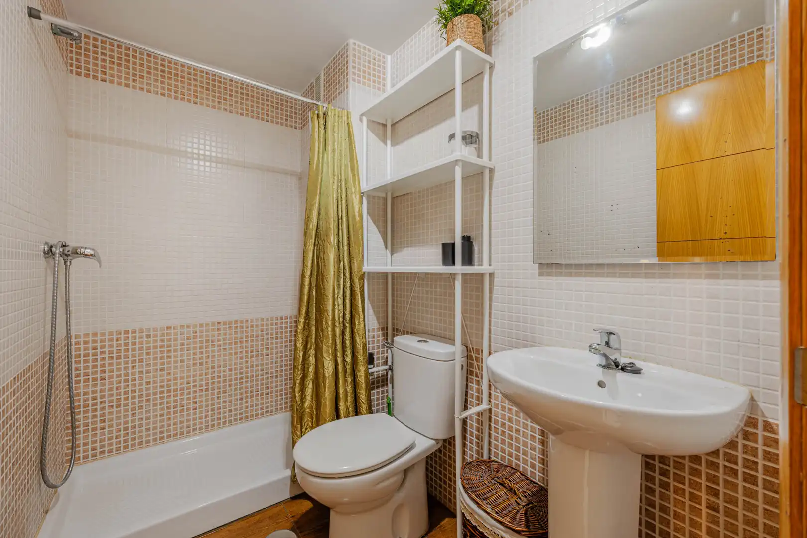 Bathroom of Apartments for sale in Málaga  with Air Conditioner, Terrace and Swimming Pool