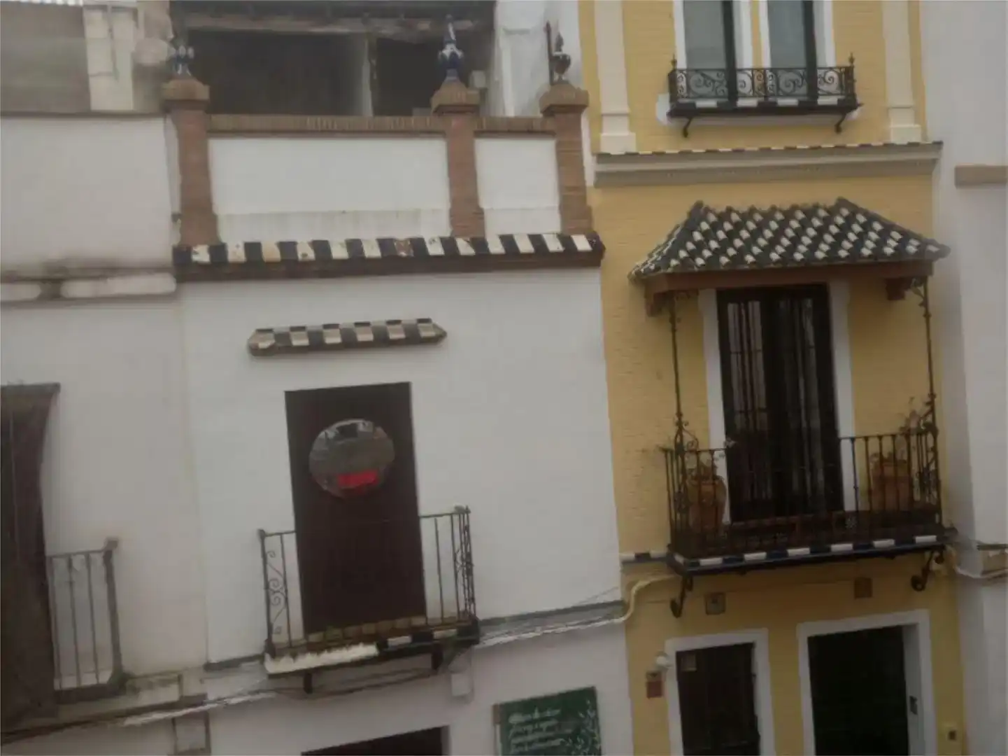 Vista exterior de Casa adosada en venda en  Sevilla Capital amb Aire condicionat