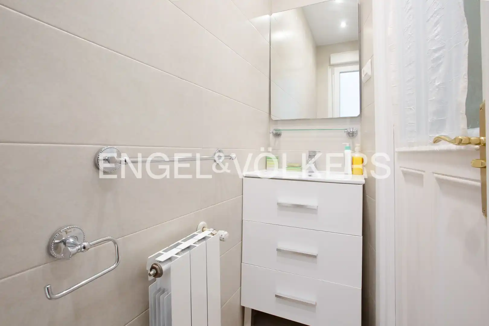 Baño de Piso en venta en Bilbao  con Calefacción y Balcón