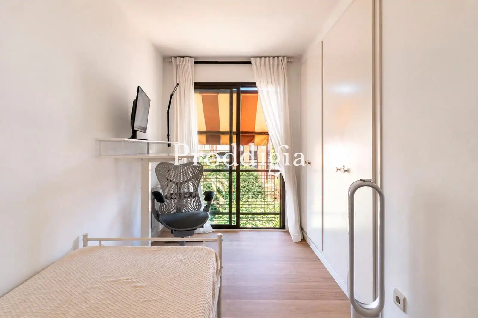 Bedroom of Flat for sale in Sant Cugat del Vallès  with Air Conditioner, Heating and Terrace