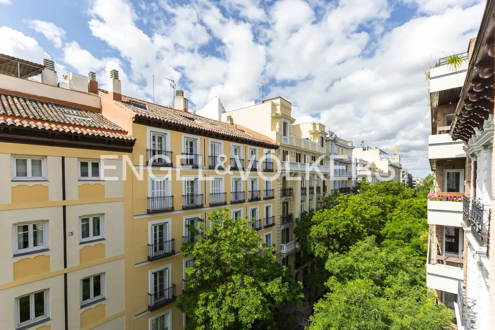Außenansicht von Wohnung zum Verkauf in Madrid mit Klimaanlage, Heizung und Abstellraum