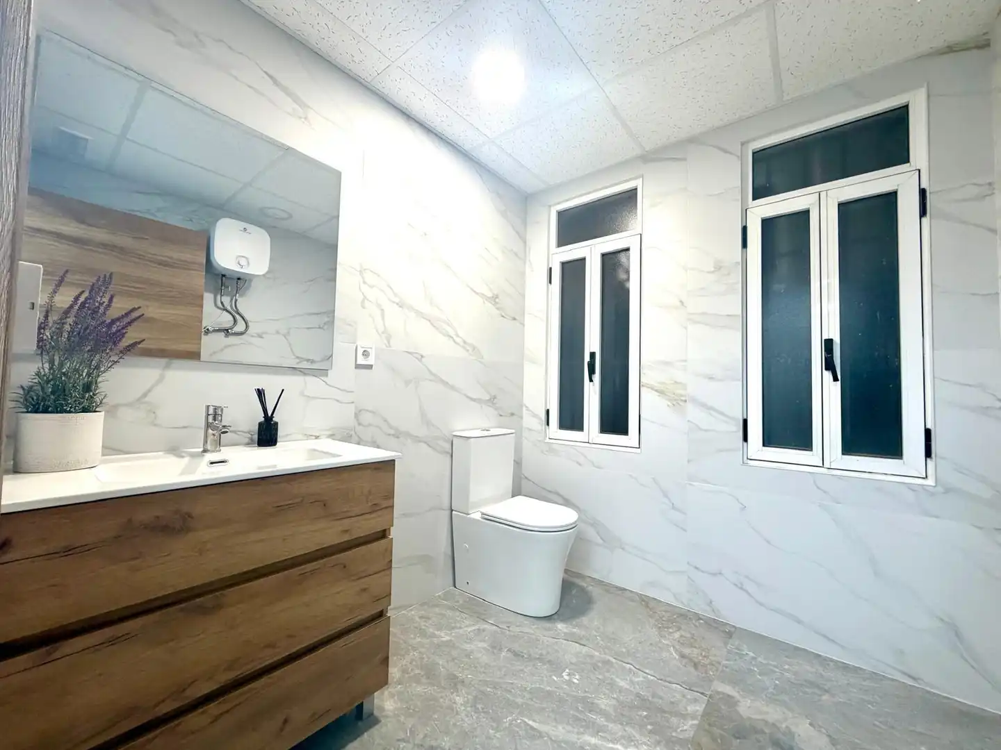 Baño de Oficina de alquiler en Valencia con Aire acondicionado y Amueblado