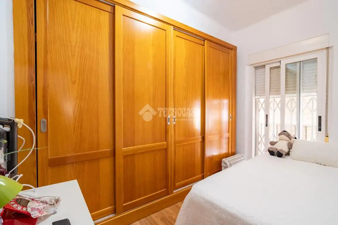 Dormitori de Pis en venda en Granada amb Aire condicionat i Balcó