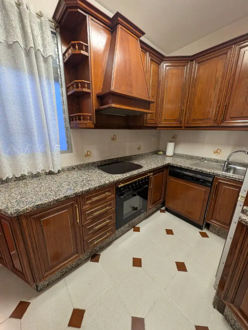Cocina de Piso en venta en Lucena con Calefacción, Terraza y Trastero