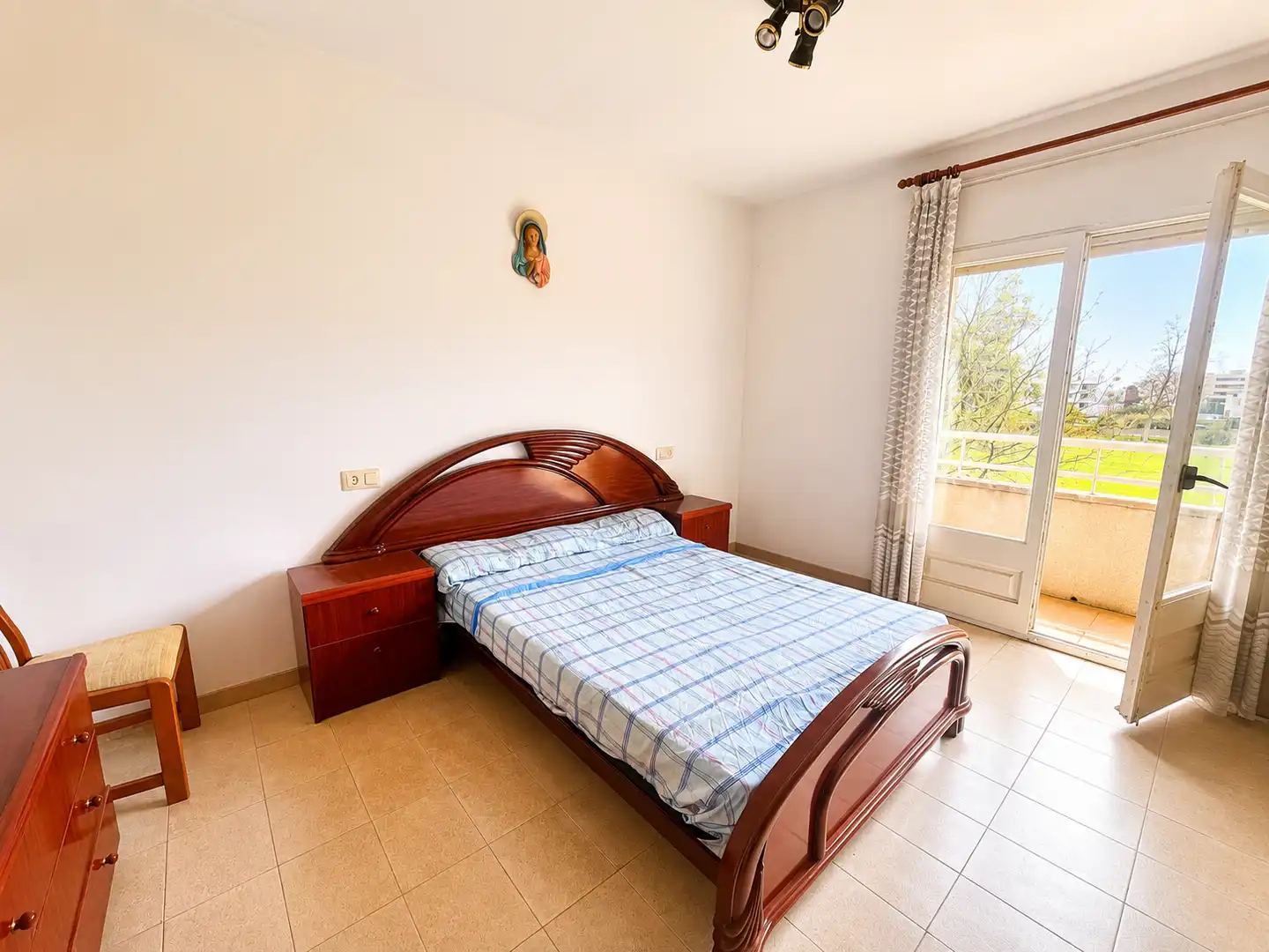 Dormitori de Apartament en venda en Roses amb Terrassa i Moblat