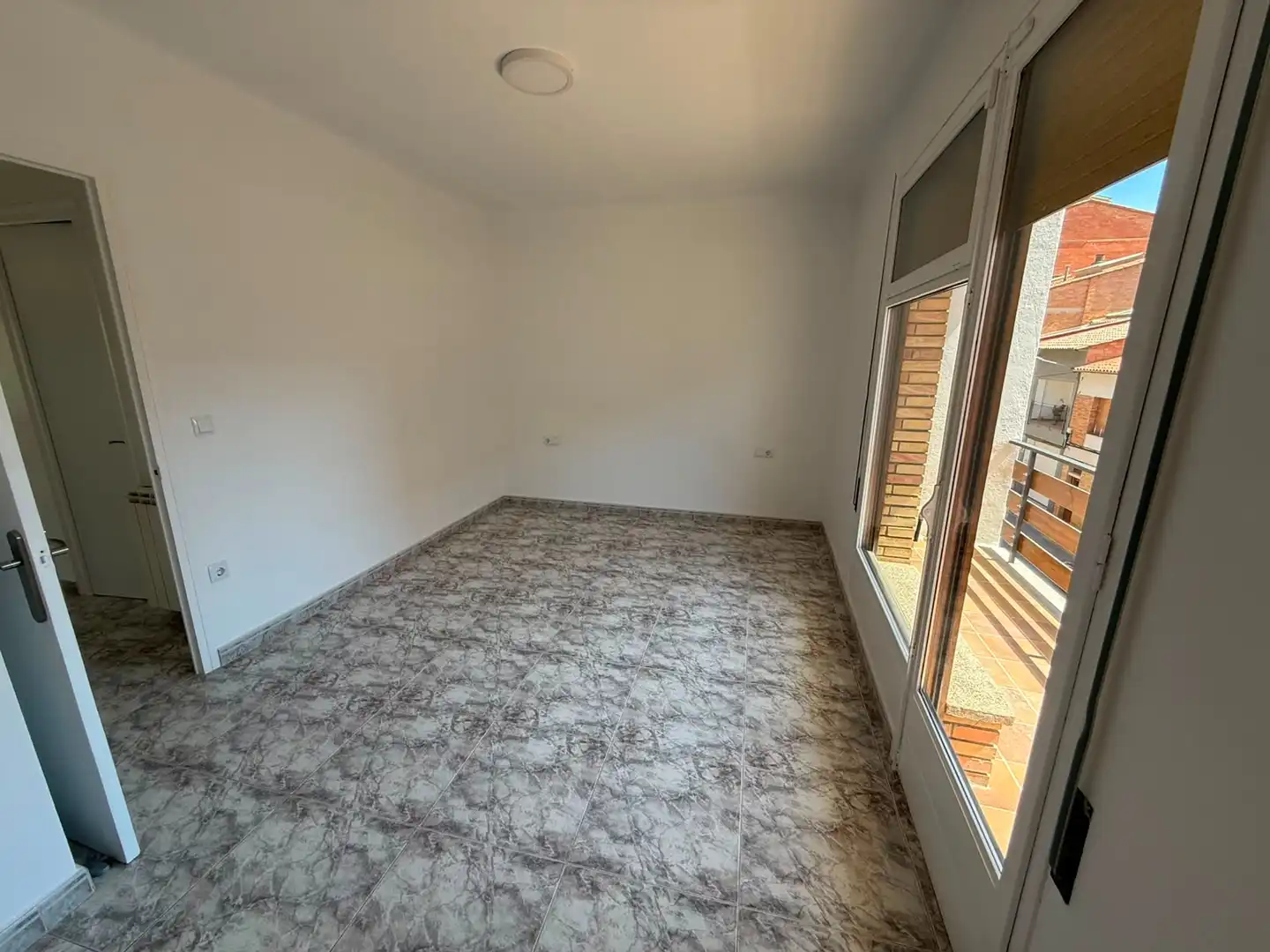 Casa adosada en venta en Torelló con Calefacción, Terraza y Balcón