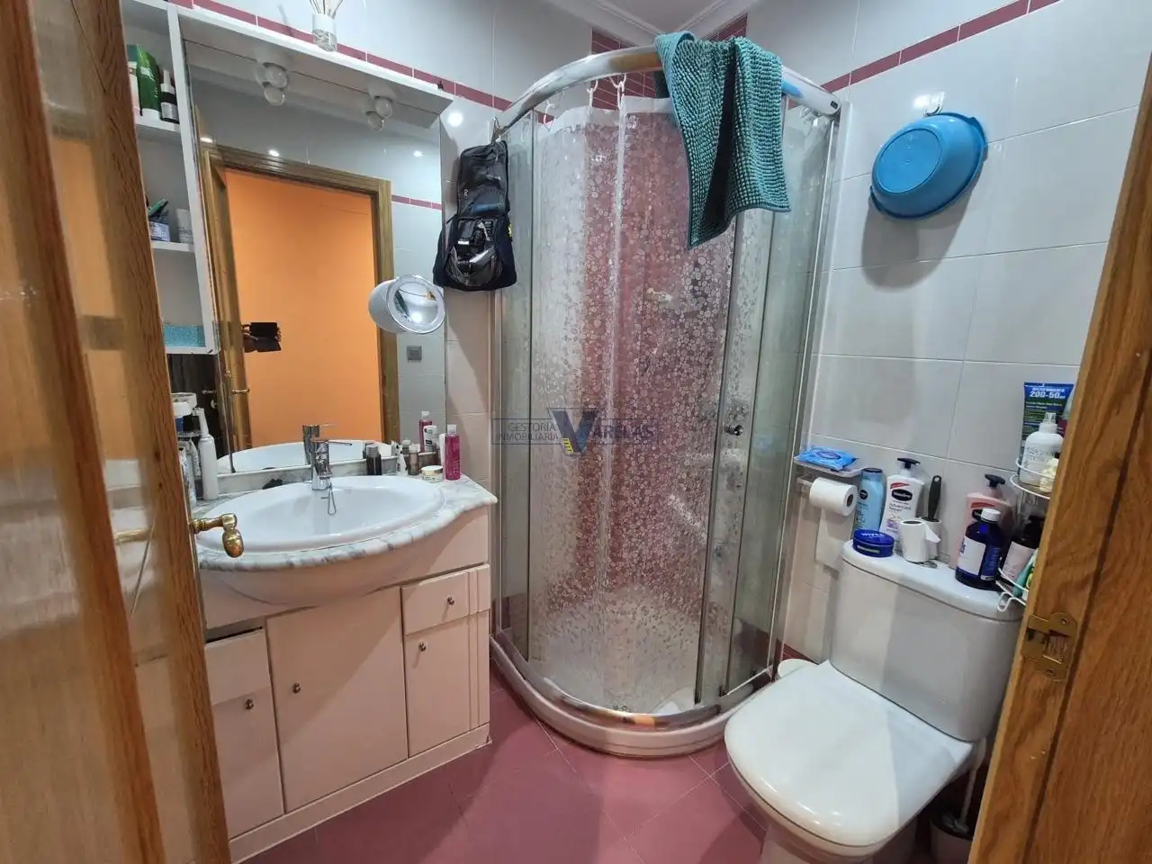 Baño de Piso en venta en Barbadás con Calefacción