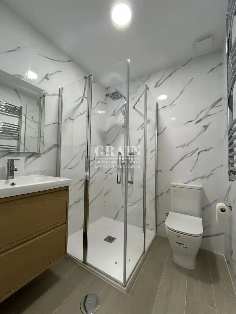 Bathroom of Apartments for rent in Albacete  with Air Conditioner and Heating