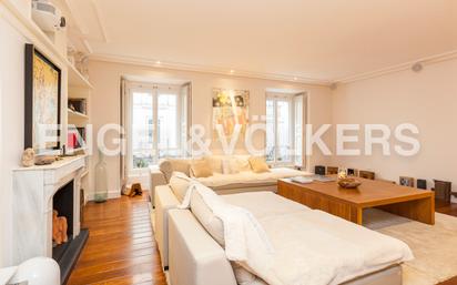 Living room of Flat for sale in  Madrid Capital  with Air Conditioner and Balcony