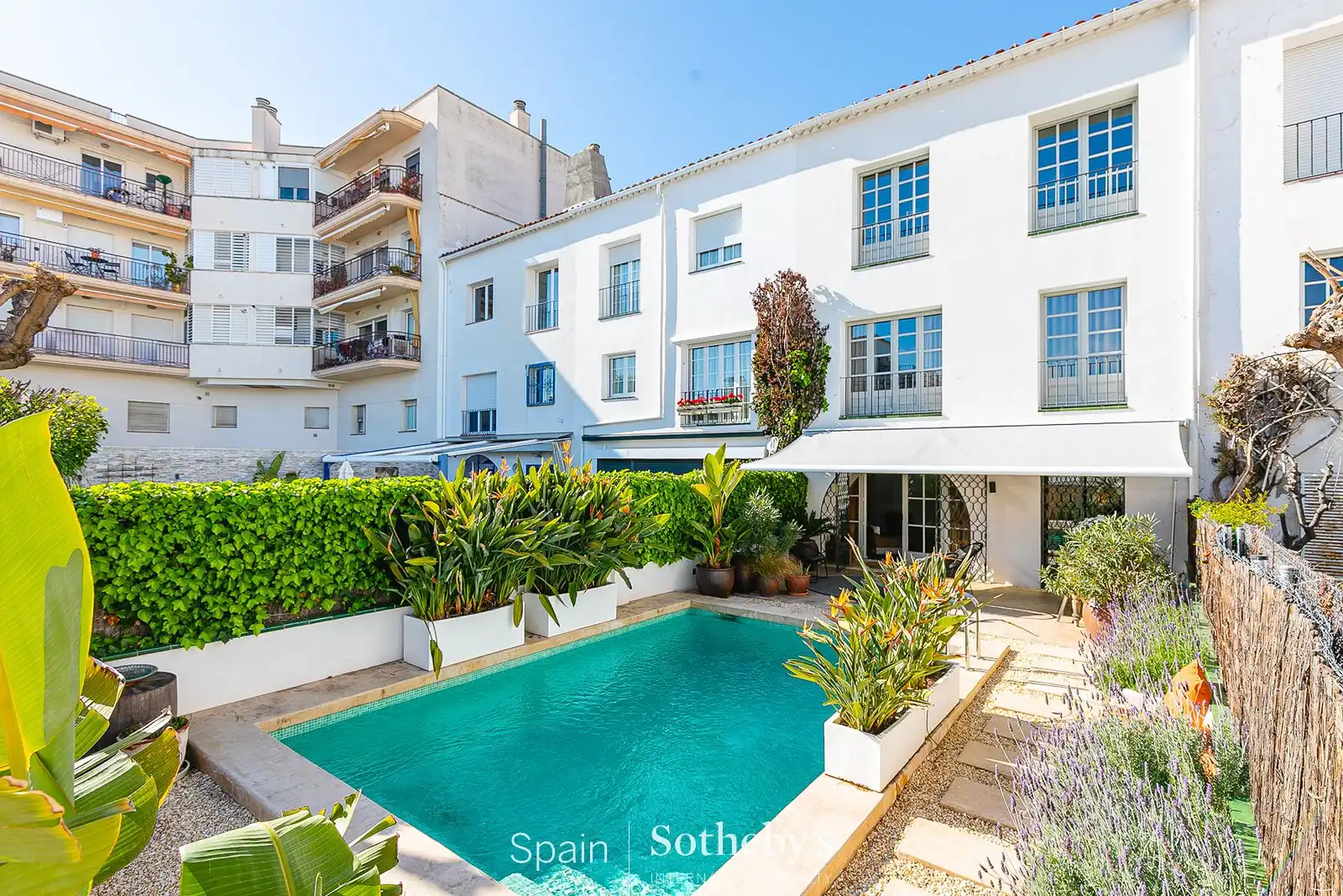 Piscina de Casa adosada en venta en Sitges con Aire acondicionado, Calefacción y Jardín privado