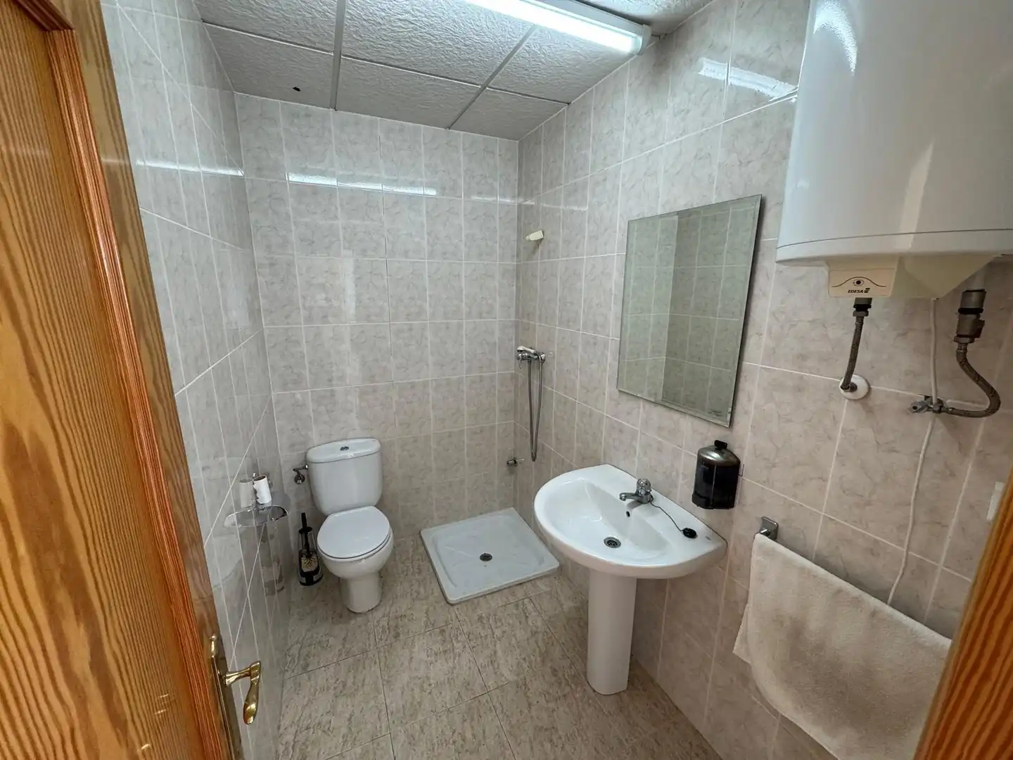 Badezimmer von Fabrikhallen zur Miete in Elda