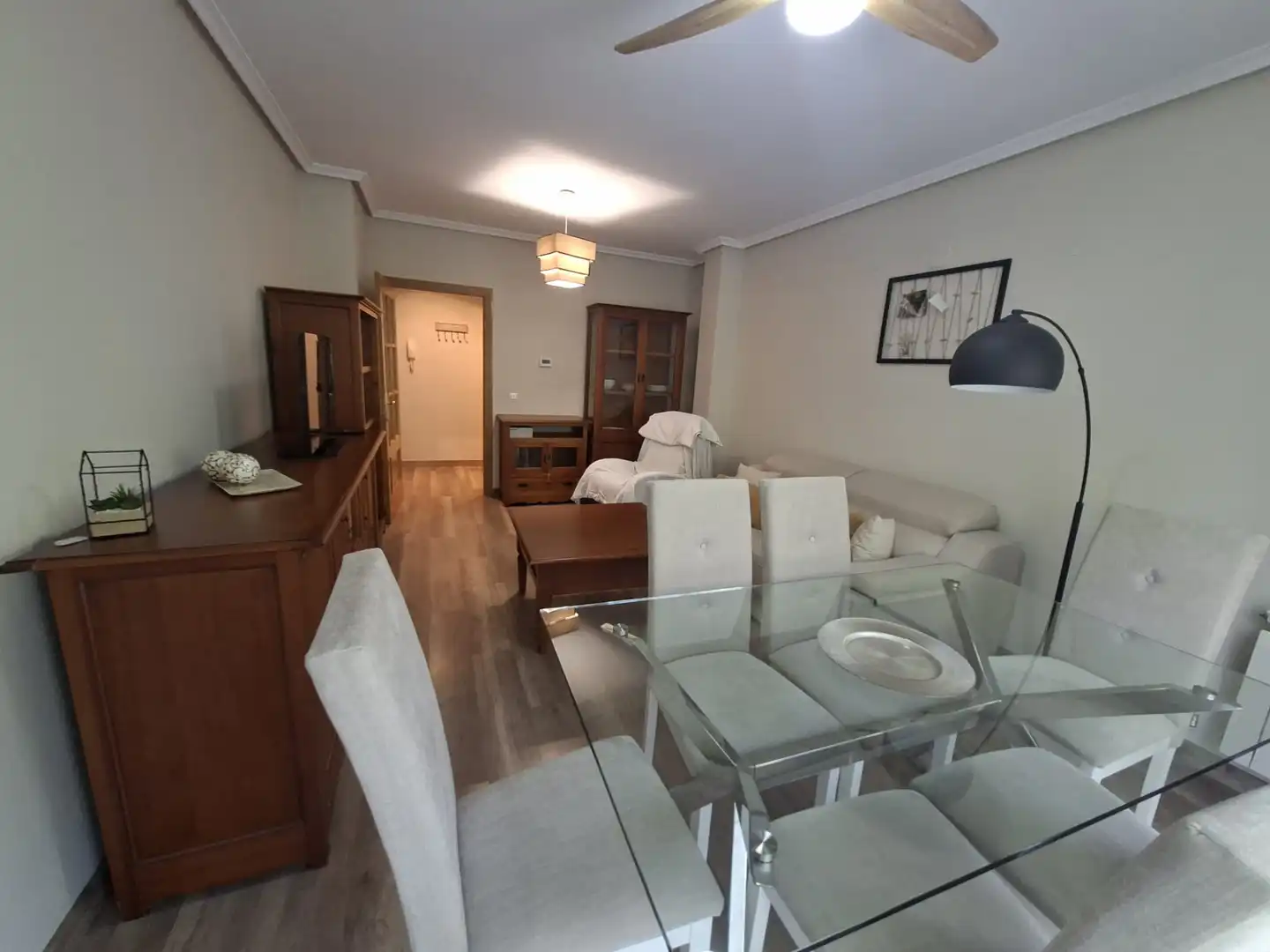 Living room of Flat for rent in Plasencia  with Air Conditioner, Heating and Furnished