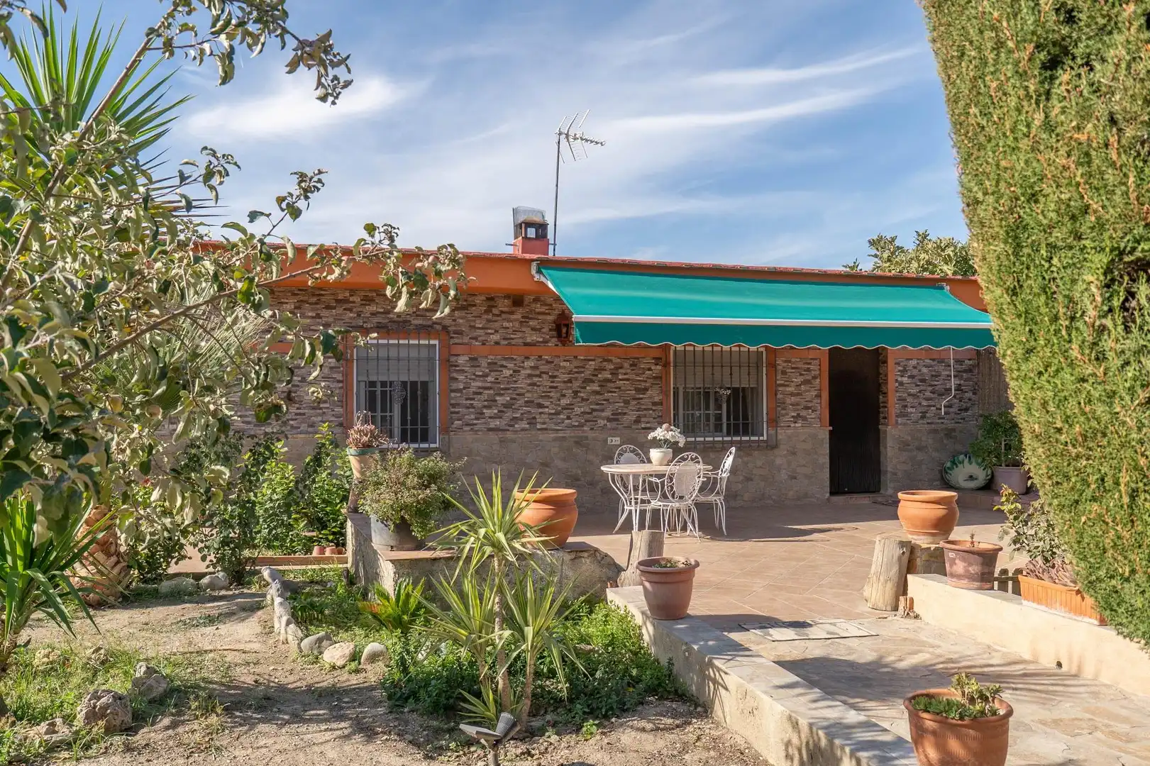 Exterior view of Houses for sale in  Granada Capital  with Private garden, Storage room and Swimming Pool