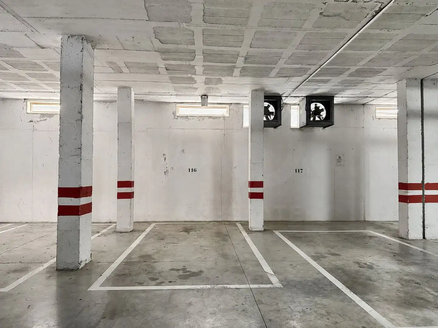 Aparcament de Pis en venda en Rincón de la Victoria amb Aire condicionat, Terrassa i Piscina