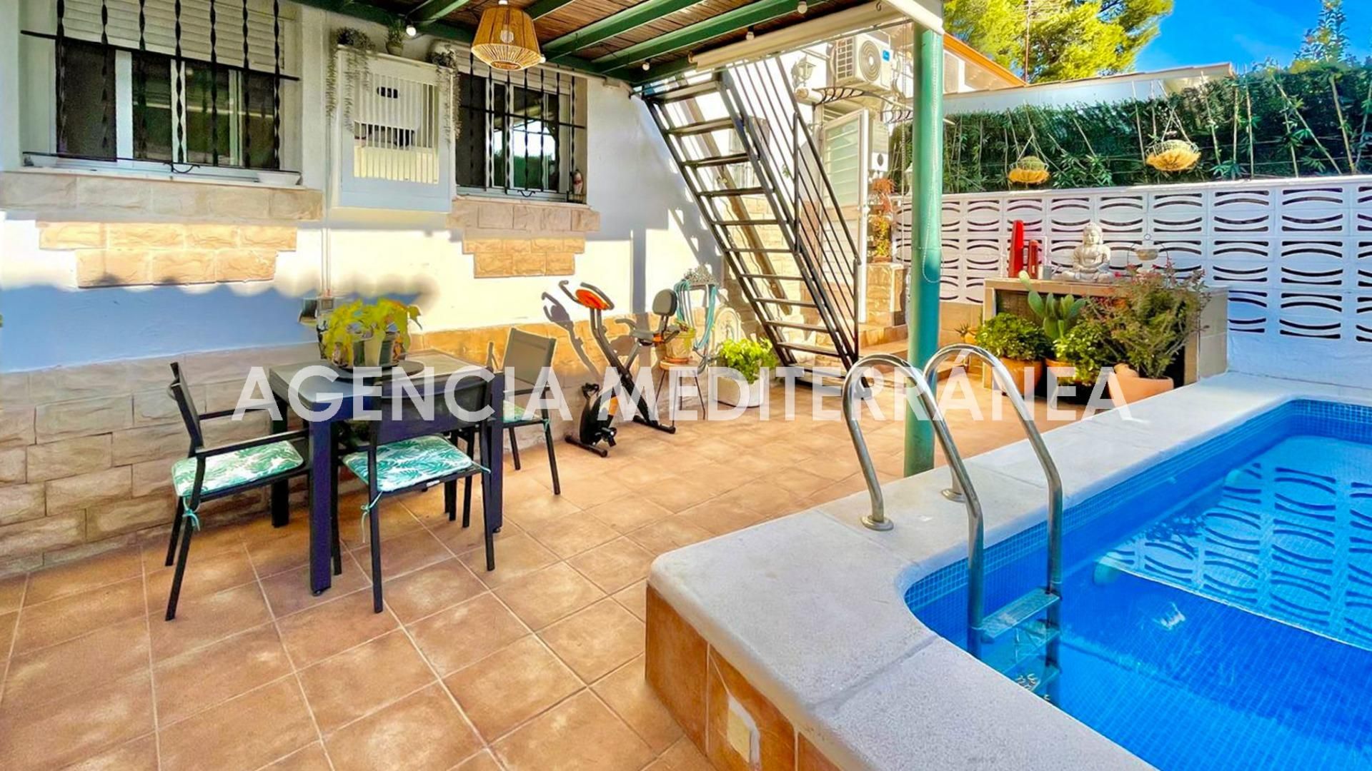 Vista exterior de Casa adosada en venta en Paterna con Aire acondicionado, Calefacción y Terraza